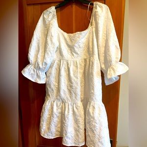 NWOT White lace babydoll dress with three tiers and beautiful sleeves! By Entro